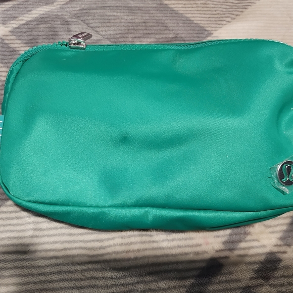 Lululemon 1L everywhere belt bag green - Picture 2 of 3